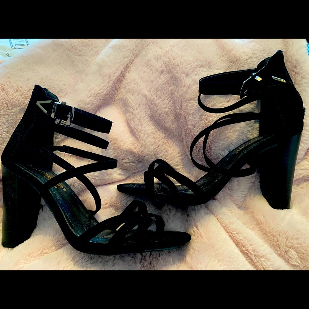 Size 8 black heels
